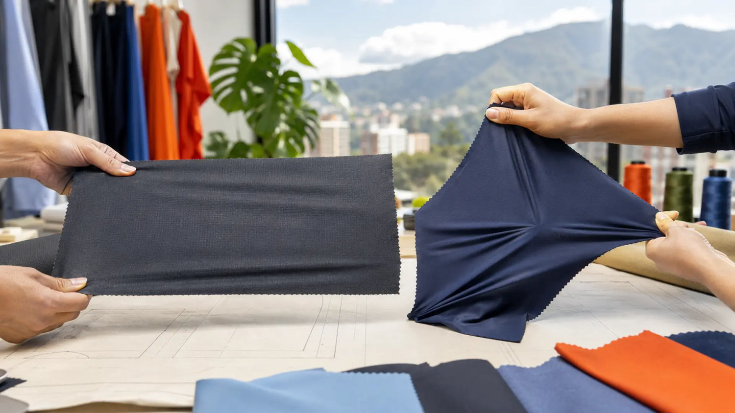 Comparación de telas deportivas con elasticidad de dos y cuatro vías en estudio de diseño colombiano