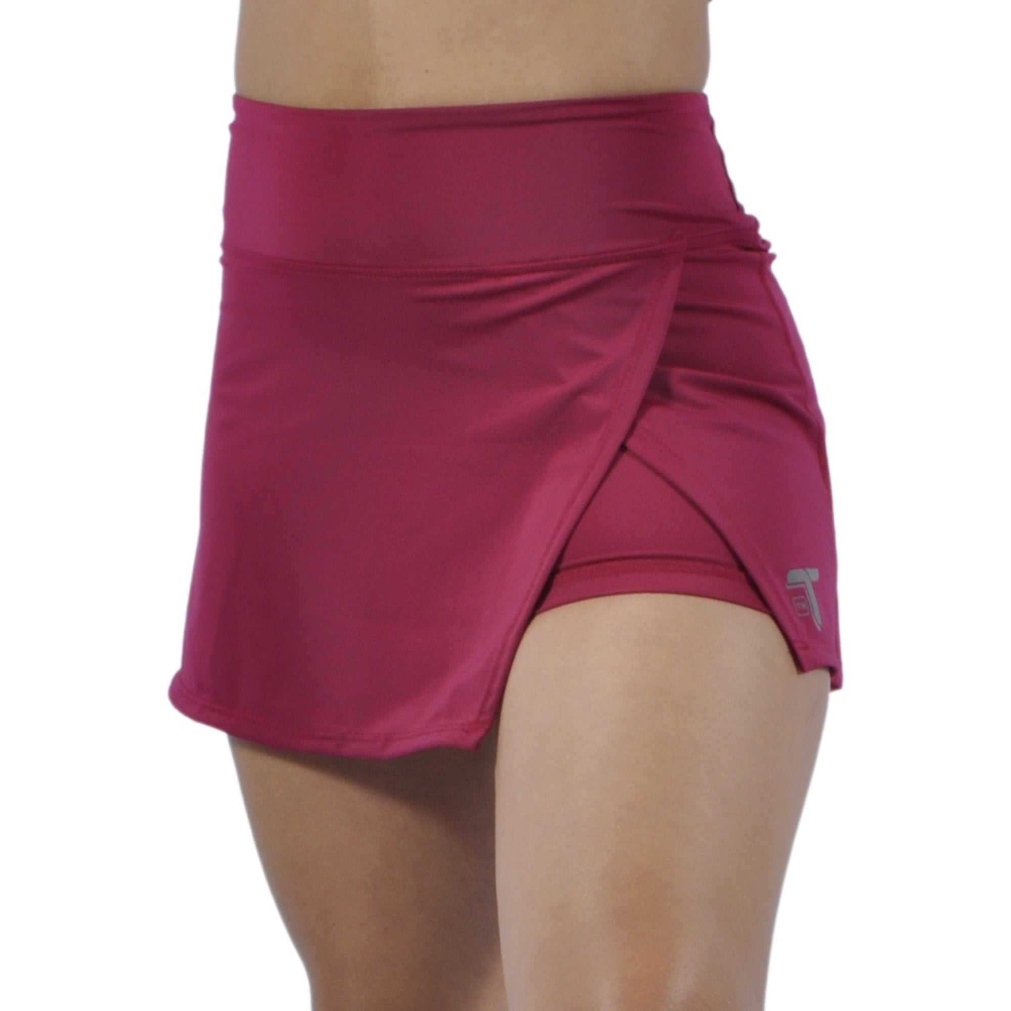 Falda short deportiva tenista cruzada Inca vinotinto 2-en-1 At Fit Sport Colombia