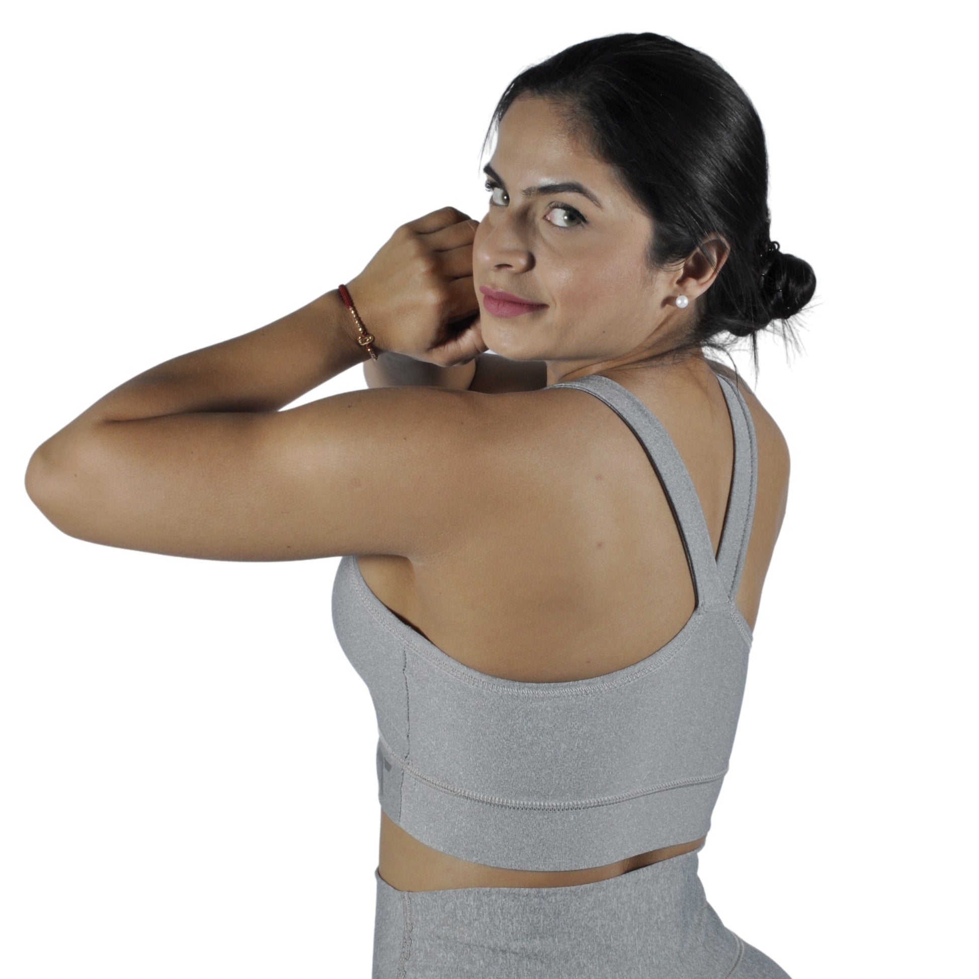 Top deportivo mujer tirantes en V Sirirí gris sujeción media At Fit Sport Colombia