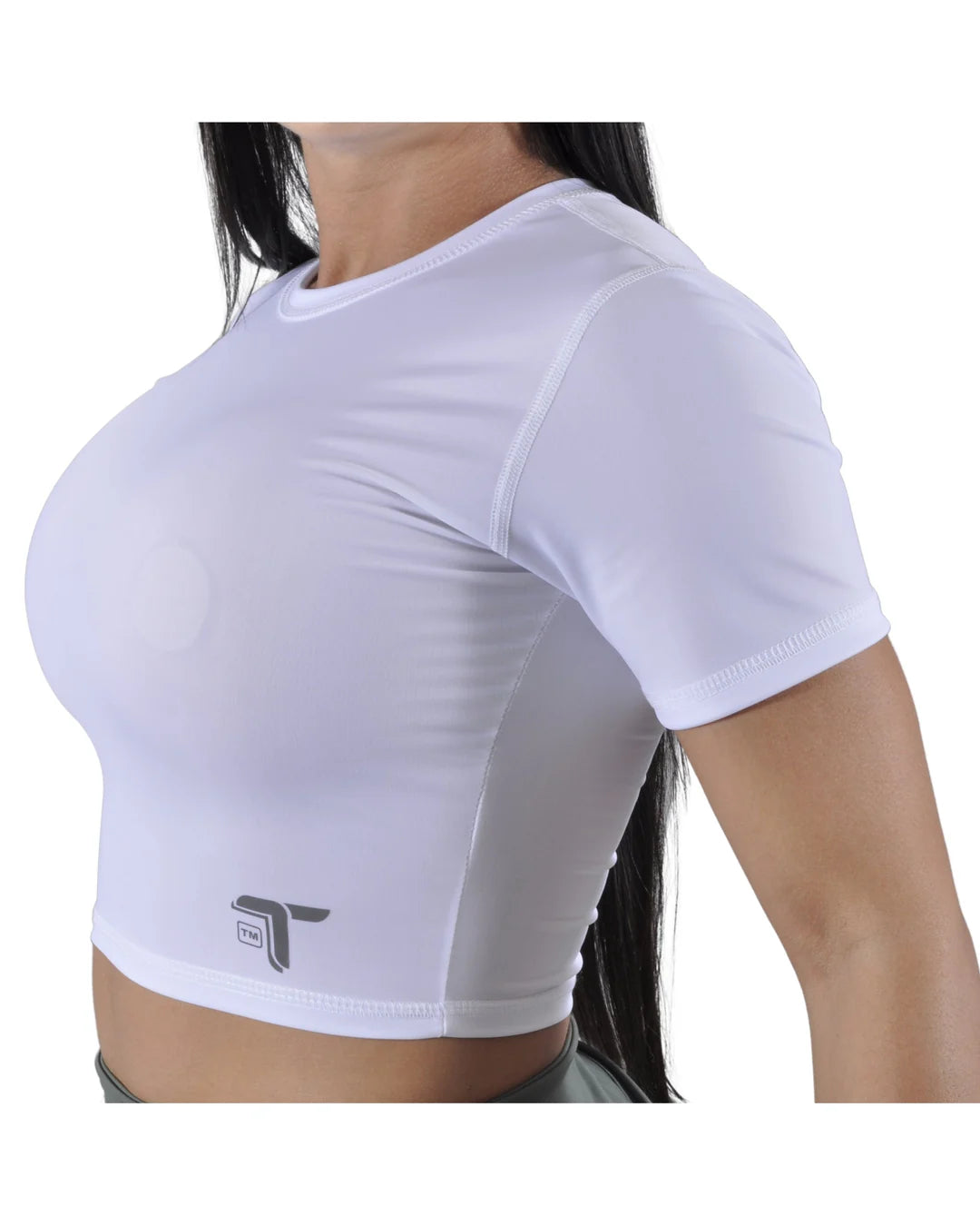 Crop Top Deportivo Mujer Madeira Manga Corta: blanco detalle frontal — At Fit Sport Colombia