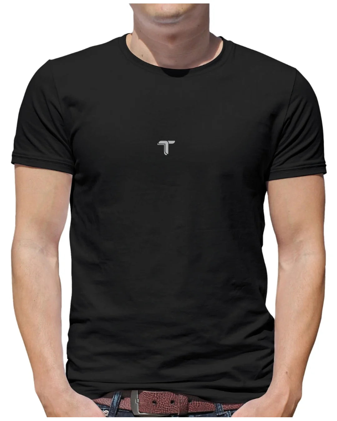 Camiseta Deportiva Hombre Manga Corta: negro detalle frontal — At Fit Sport Colombia