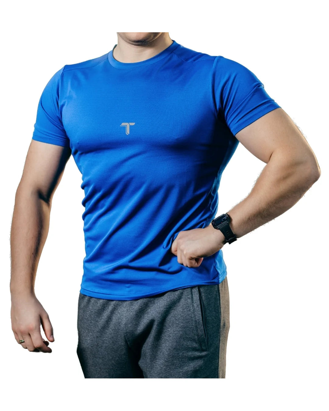 Camiseta Deportiva Hombre Manga Corta: azul modelo frontal — At Fit Sport Colombia