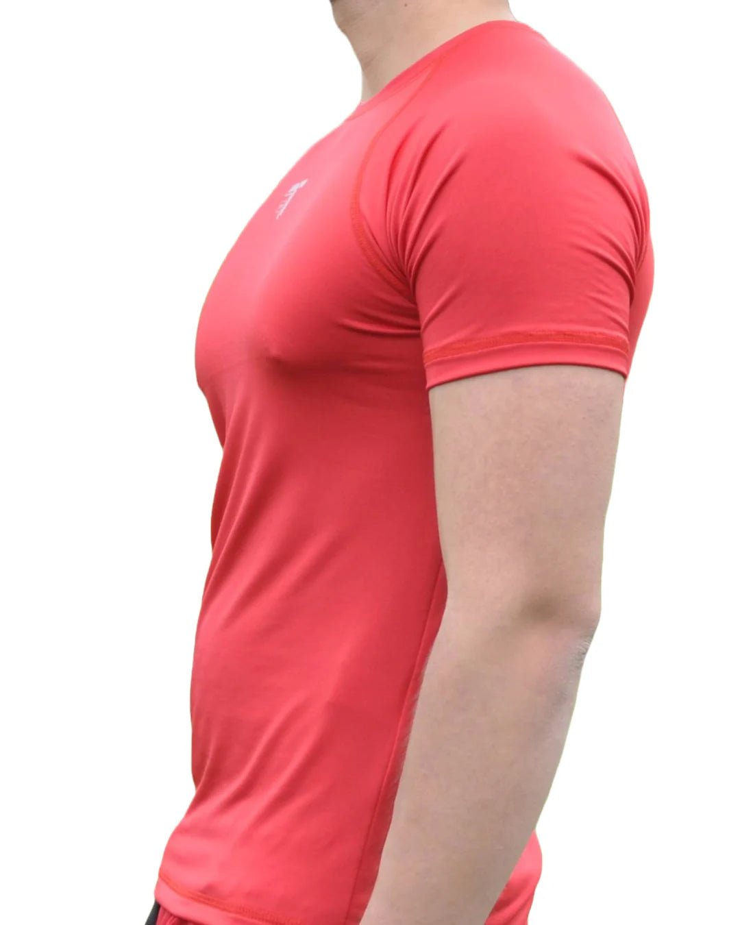Camiseta Deportiva Hombre Manga Ranglan Transpirable: rojo lateral — At Fit Sport Colombia