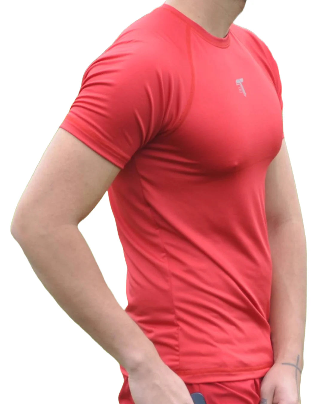 Camiseta Deportiva Hombre Manga Ranglan Transpirable: rojo tres cuartos — At Fit Sport Colombia