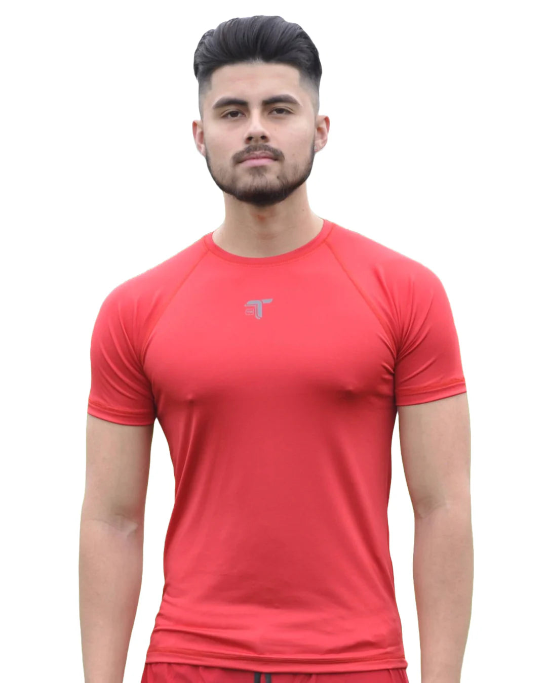 Camiseta Deportiva Hombre Manga Ranglan Transpirable: rojo modelo frontal — At Fit Sport Colombia