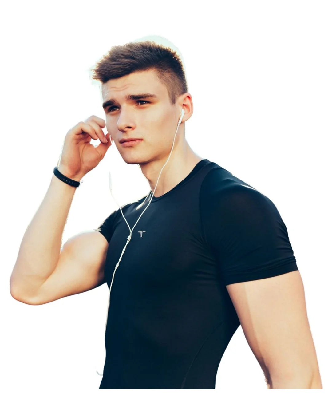 Camiseta Deportiva Hombre Manga Ranglan Transpirable: azul oscuro modelo — At Fit Sport Colombia