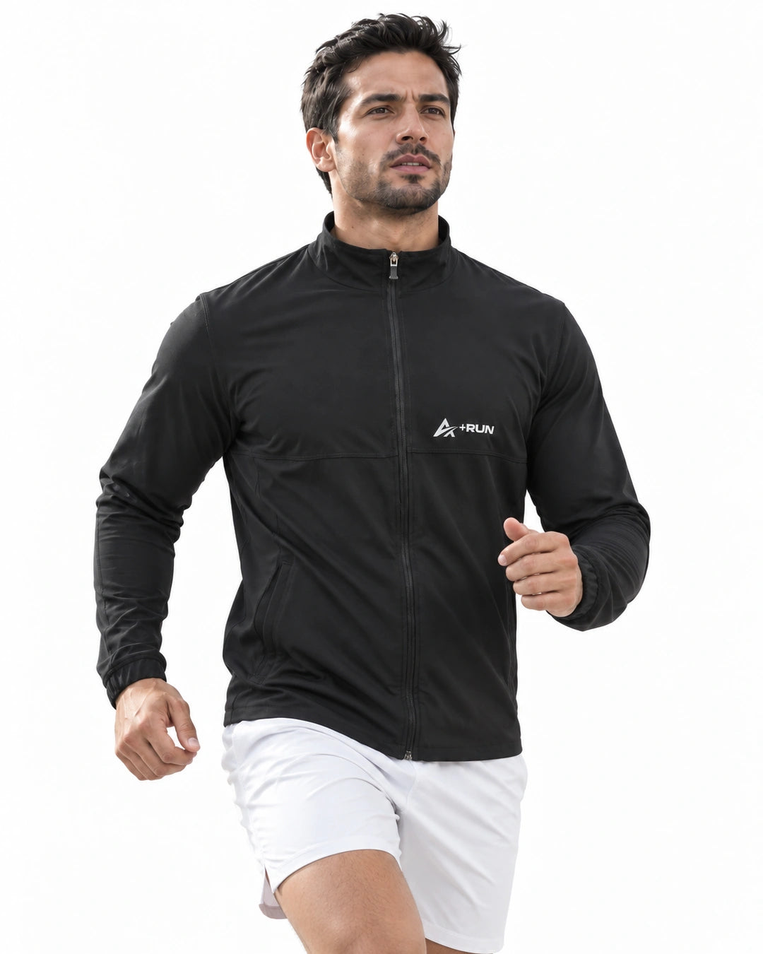 Hombre corriendo con chaqueta deportiva Sport-Sec negra, ropa para running hecha en Colombia – At Fit Sport