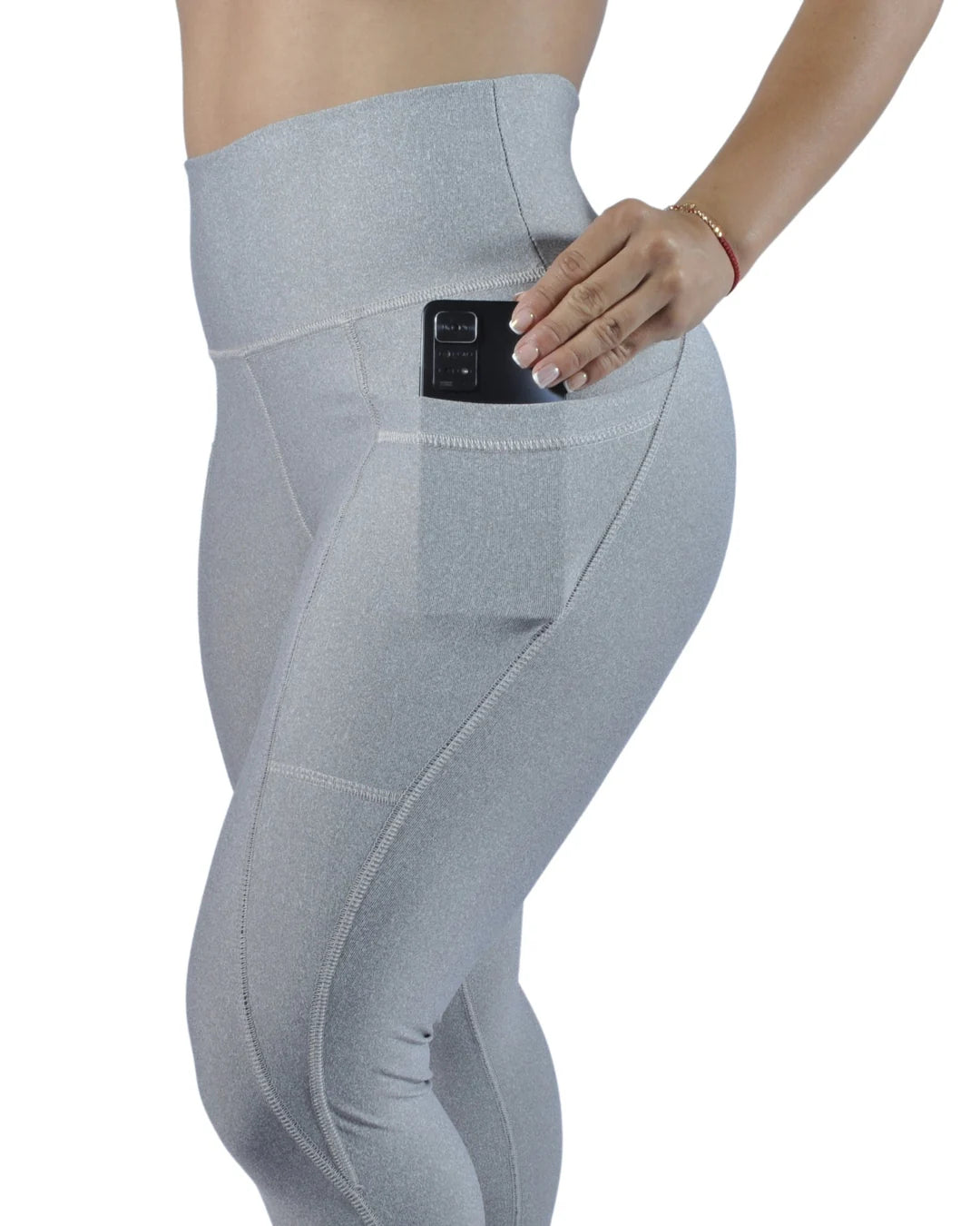 Leggings Deportivos Mujer Squat Proof con Bolsillos Laterales: gris claro detalle bolsillo — At Fit Sport Colombia