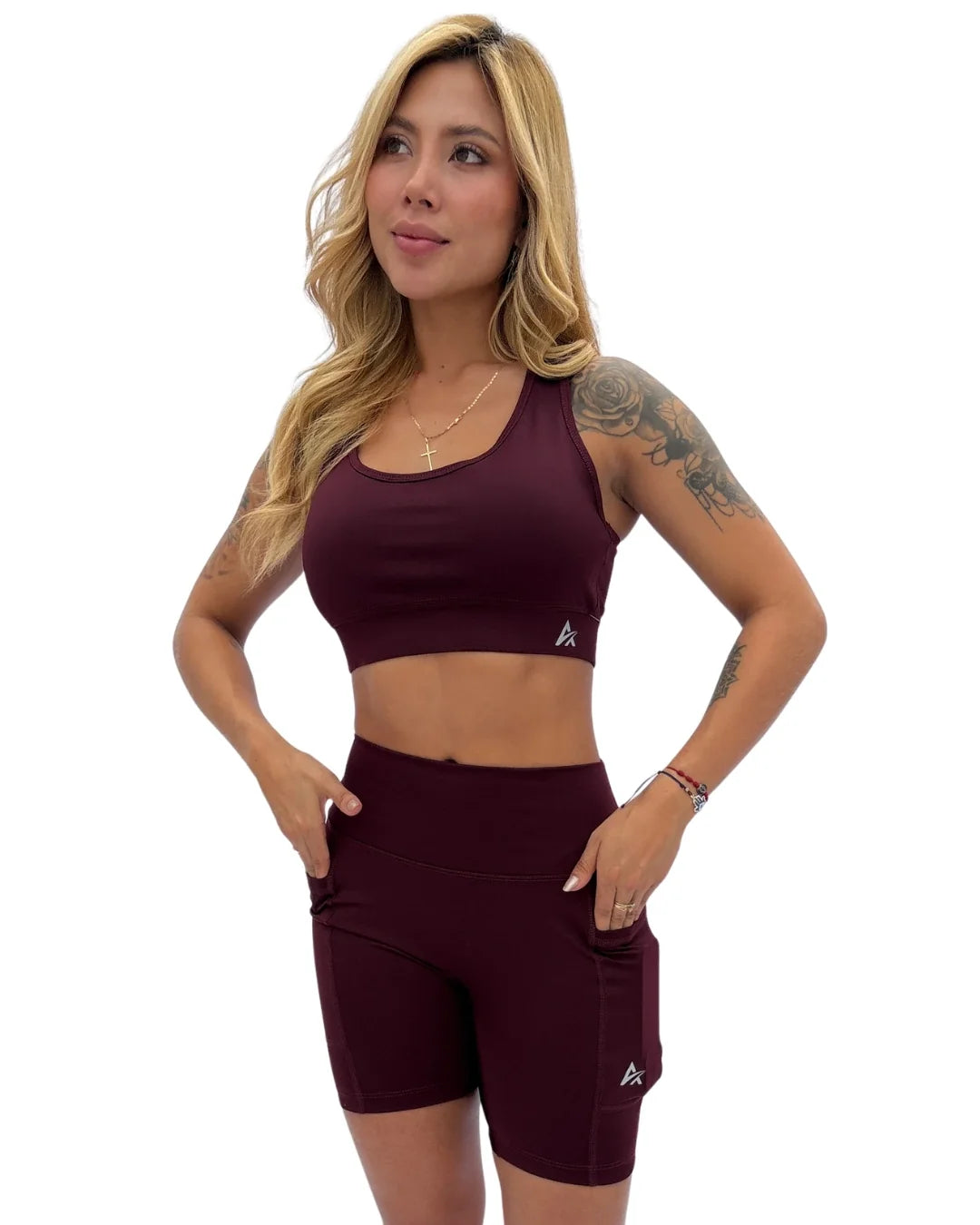 Short deportivo Sprint mujer vinotinto con bolsillos para running y gym - At Fit Sport Colombia